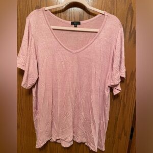 🔥🔥K & C 2X pink/mauve SS V-neck tee shirt. EUC